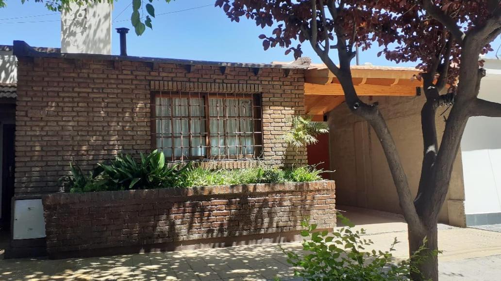 Casa Confortable - Parque Central - Estacionamiento, Patio, 3 Banos, 5 Habitaciones - La Cieneguita Екстериор снимка