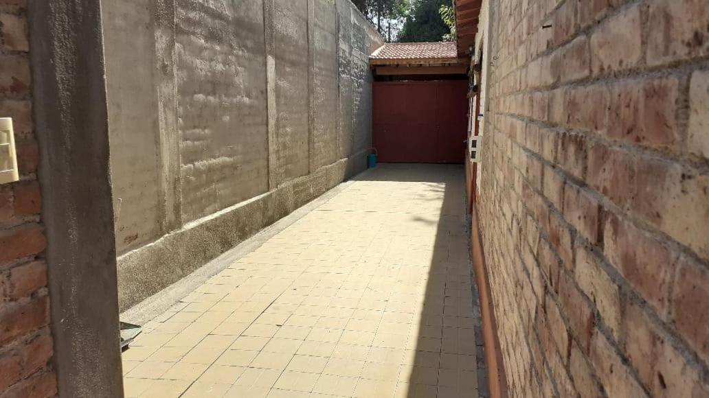 Casa Confortable - Parque Central - Estacionamiento, Patio, 3 Banos, 5 Habitaciones - La Cieneguita Екстериор снимка