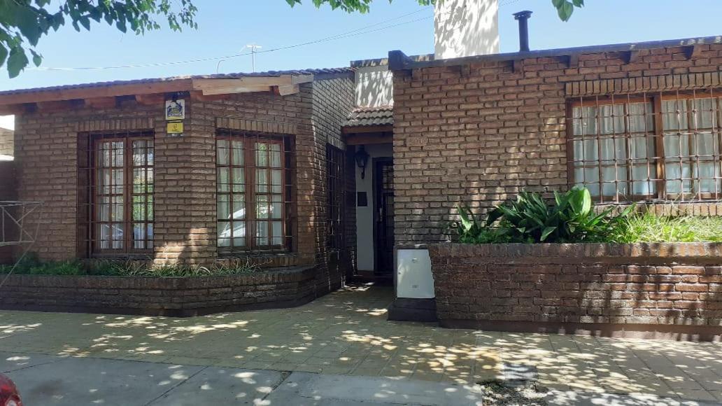 Casa Confortable - Parque Central - Estacionamiento, Patio, 3 Banos, 5 Habitaciones - La Cieneguita Екстериор снимка
